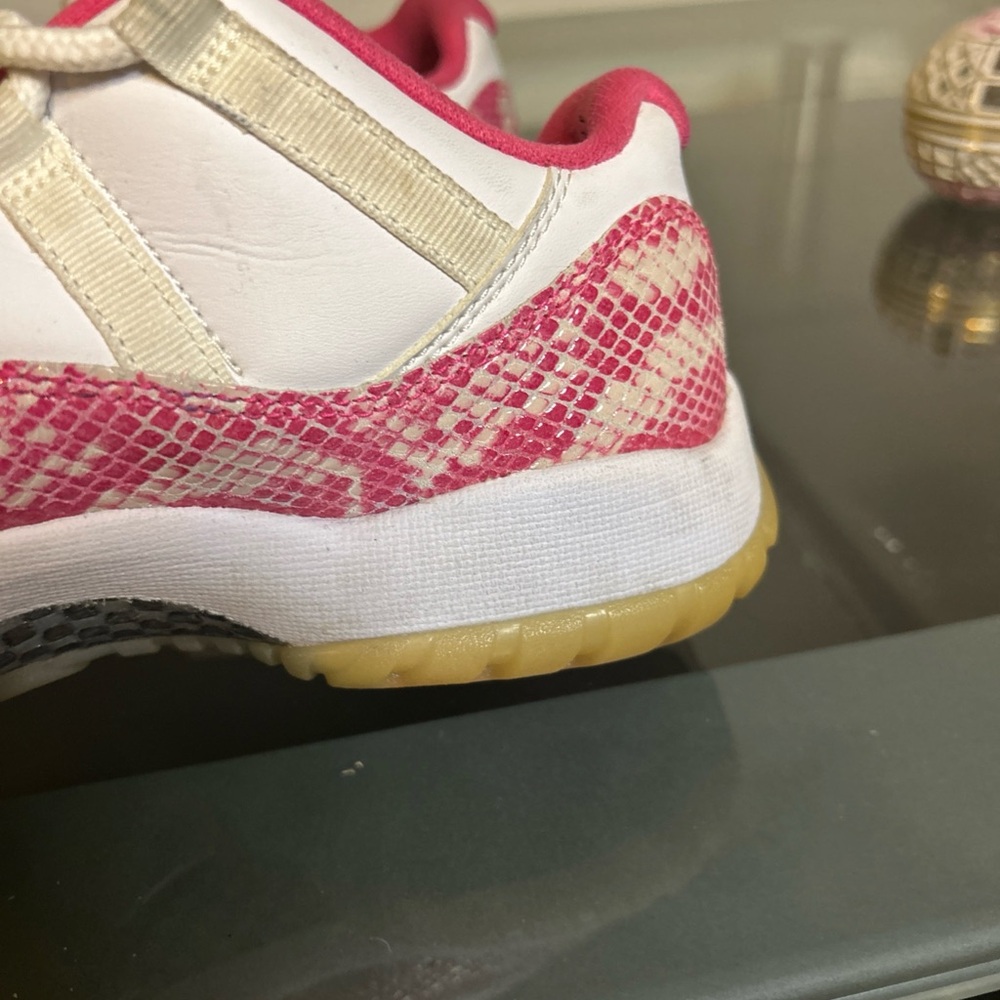Size 8 - Air Jordan 11 Retro Low Pink Snakeskin W - Picture 12 of 16